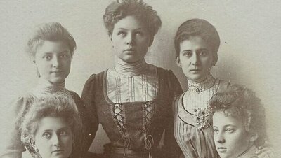 Frauenbilder zwischen Zwang und Selbstbestimmung Deutsches Reich 1888- 1918 im Regionalverband Saarbrücken